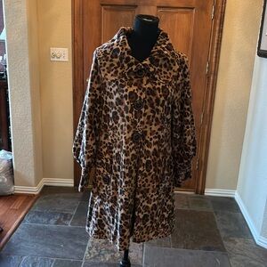 Fun Aunt Wanda Leopard Print Coat with a balloon sleeve w/wide cuffs. Sz:M.